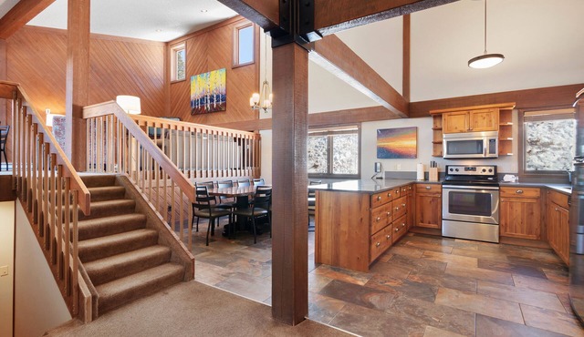 Three Bedroom Penthouse Condo. AMAZING VIEWS. On bus route. Pet friendly.