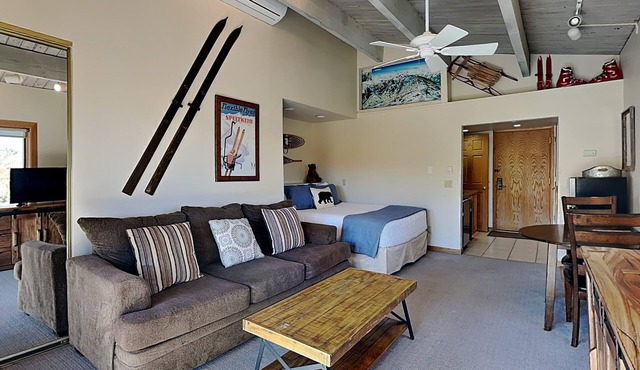 🌲Timberline 318 Studio Deluxe ~ Hot Tub~Pool~WiFi~Ski-in/out~Local Shuttle🌲