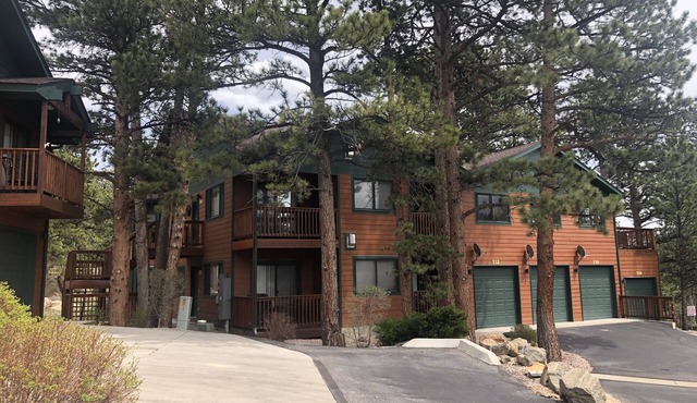 Top Quality Home -Moose Lodge - Great Prices close to RMNP dntn EP hiking trails