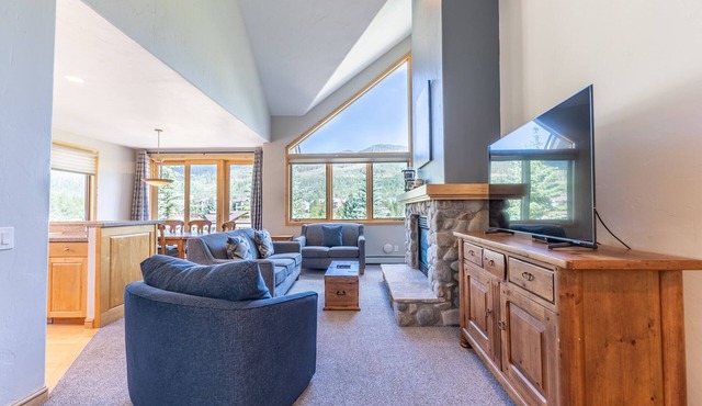 Townhome w/Private Hot Tub & Deck with Slope Views & Short Walk to Lifts!