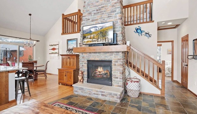 Trailside Haven: Ski-In/Ski-Out 3BR + Loft w/Mountain Views