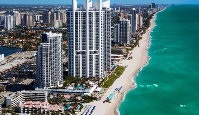 Trump International Oceanfront Suite w/ Full Kitchen, & Incredible Views Ocean