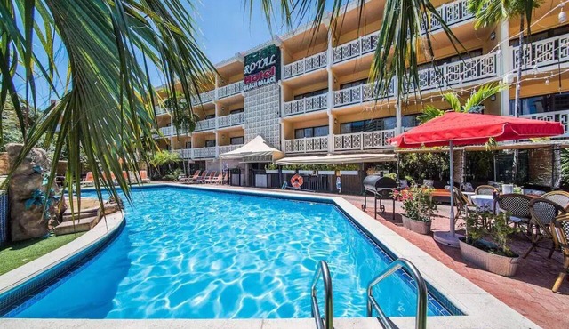 Two Bedroom in The Garden Hotel | 8-Min Walk to Lauderdale-by-the-Sea Beach
