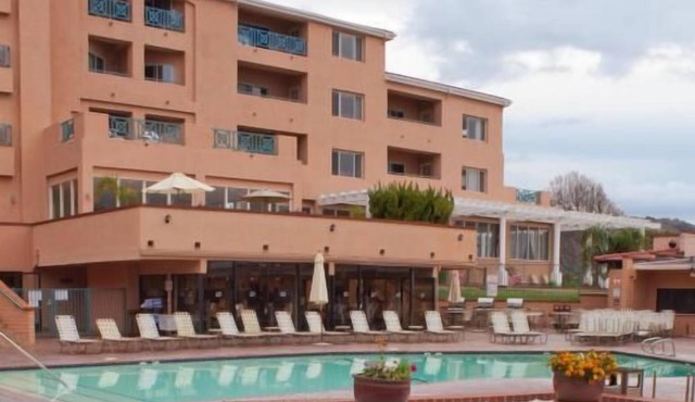 Ultimate Beach Getaway! 2 Convenient Units, Free Parking, Near Avila Beach Pier