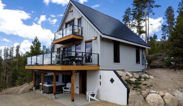 Unforgettable Scenery: Hot Tub Getaway with Grand Lake & Shadow Mountain Lake Vistas