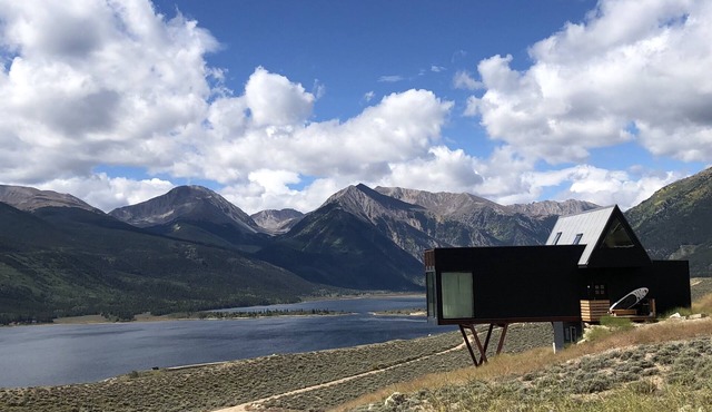 Unique modern luxury cabin above 2 lakes, surrounded by 360 views of mountains