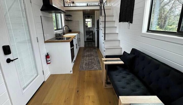 Unit #5 - Modern Tiny Home in the heart of TX Wineries