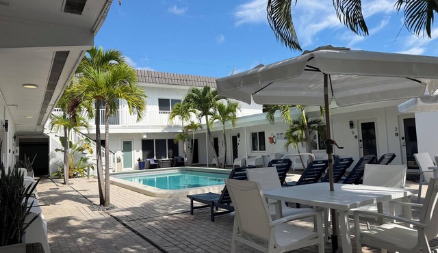 Unit 6 Premium 1 Bedroom King Pool View Suite, King Bed, kitchen, pool view