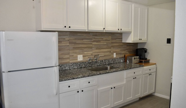 Urban 2bd King Suite near fwy/hospitals/DTLA/parks