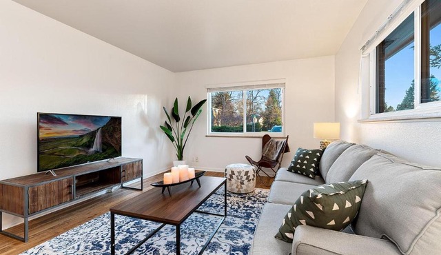 Urban Oasis Near Old Town & PVH - Dog Friendly!