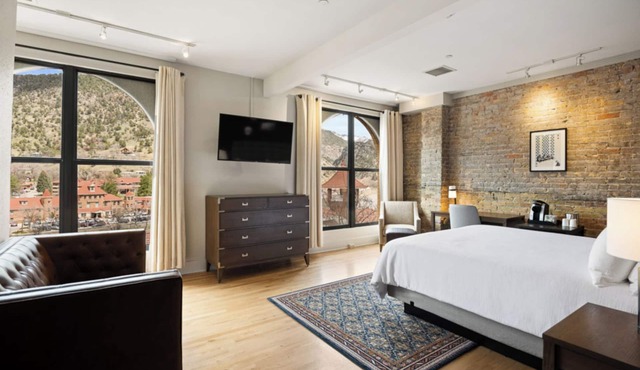 Urban Retreat Close to Riverwalk, Cafes & Entertainment District | 2 Units