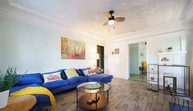 Victorian 2-bedroom apartment with extra beds in Los Angeles for your stay