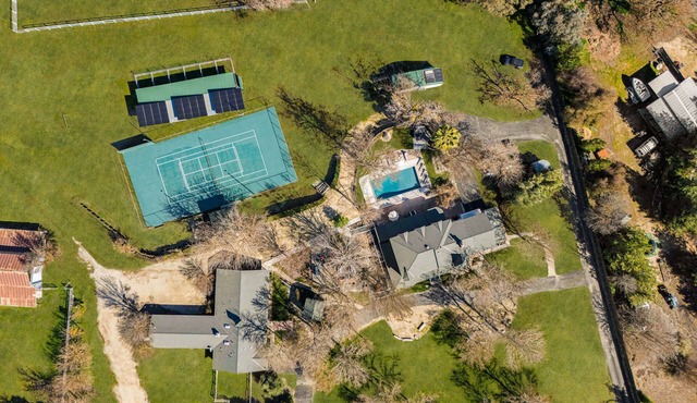 Victorian Manor In Wine Country + Pool, Spa, Firepit, Tennis Court | Sleeps 28