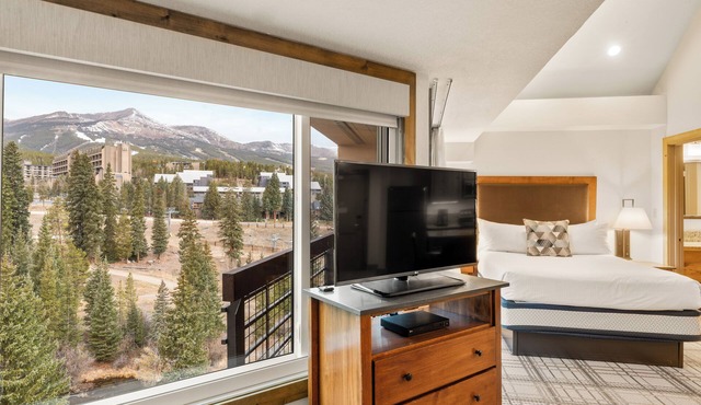 Views! Steps to Quicksilver & Main St, Ski In/Out. Marriott Mountain Valley Lodg