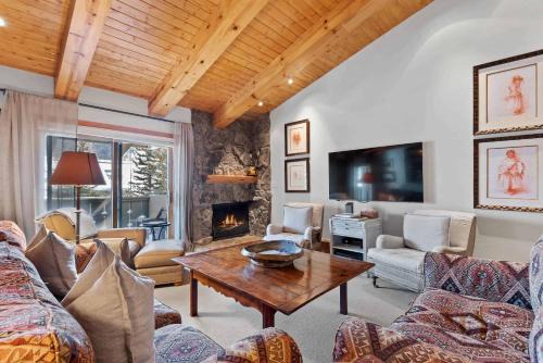 Villa Cortina 330 by East West Hospitality