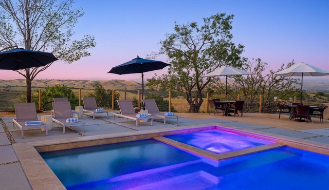 Villa Encanto- HEATED Pool & Spa, VIEWS, Outdoor Oasis