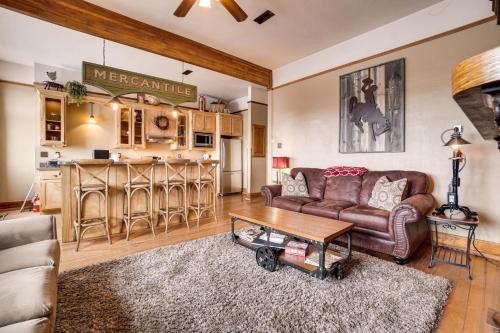 Vintage Downtown Laramie Apartment w/Deck!