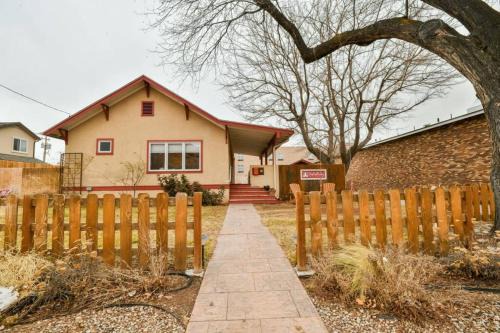 Violet @ Stella Ruby Cottages - Steps to Downtown in Moab