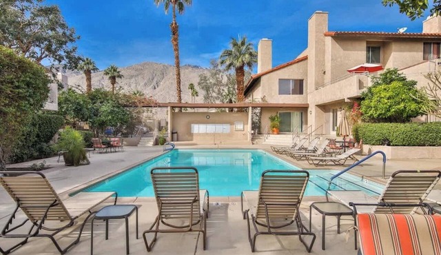 Walk Downtown, 2 Large Mountain View Patios