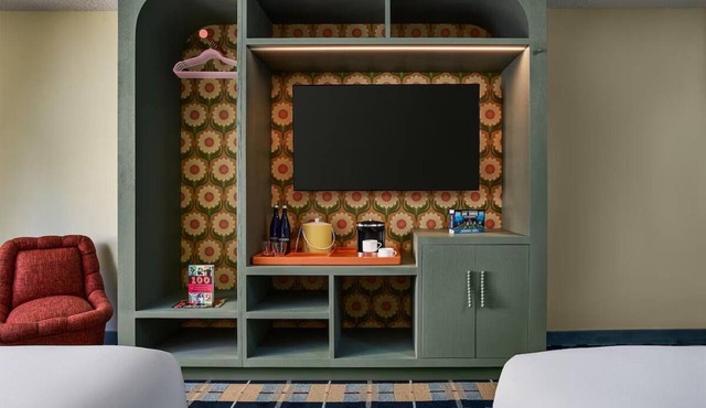 Walk to Art Museum | Playful Stay with Boutique Vibe | Close to 16 Street Mall