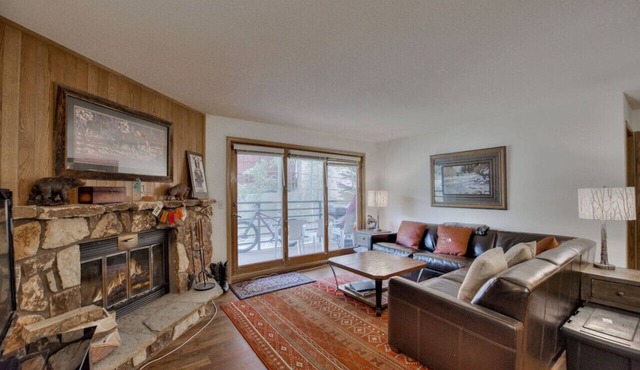 Walk to Keystone Lifts! Cozy 2BR Condo w/Pool, Hot Tub & Fireplace