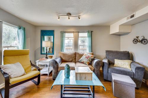 Walk to Park, Trails & Pub! Palmer Lake Cottage