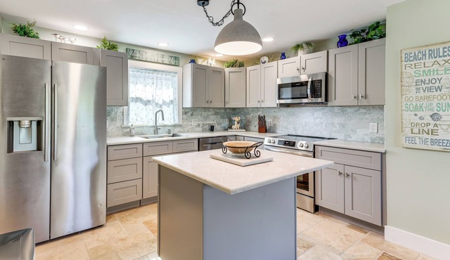 Walk to Parks, Eats & Bars: Stuart Home w/Patio