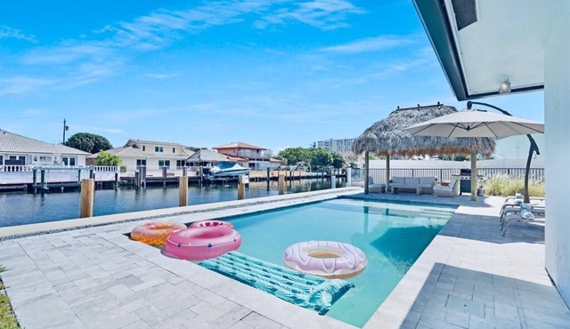 Walk to the Beach! Managed by BNR Vacation Rentals