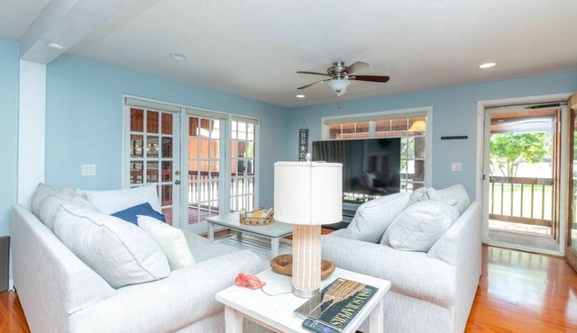Waterfront 3BR Villa w/Gym/Pool & Dock Access
