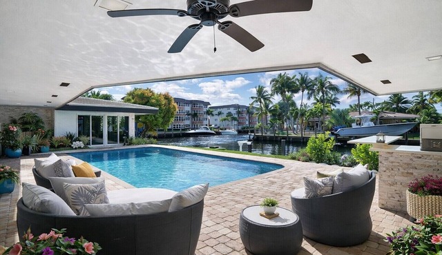Waterfront 4100sf 5-bedroom house in beautiful Fort Lauderdale, pool & 250' dock
