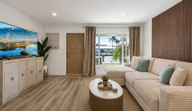 waterfront Fort Lauderdale condo with heated pool free parking king bed