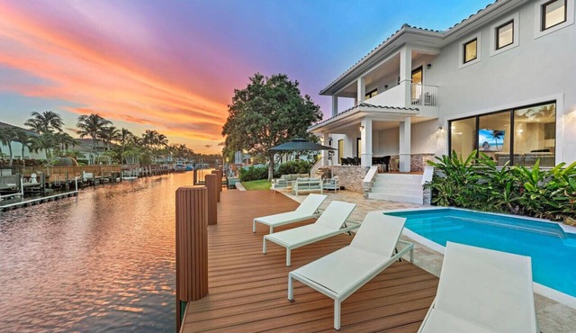 Waterfront Villa/Heated Pool, Gameroom, Sleeps12