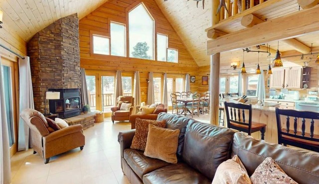 Whispering Pines Cabin - Beautiful Cabin with Plenty of Room for Everyone