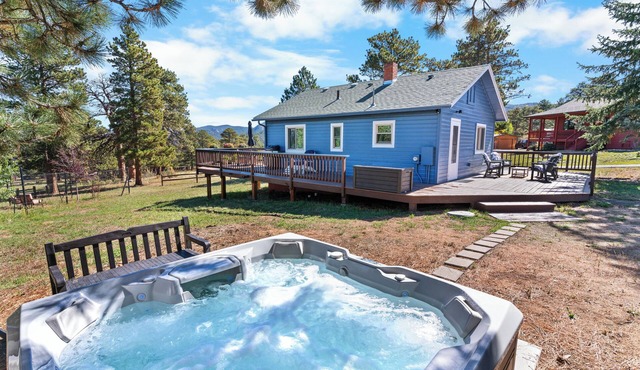 Whispering Pines Getaway with hot tub, large deck, game room and wildlife views