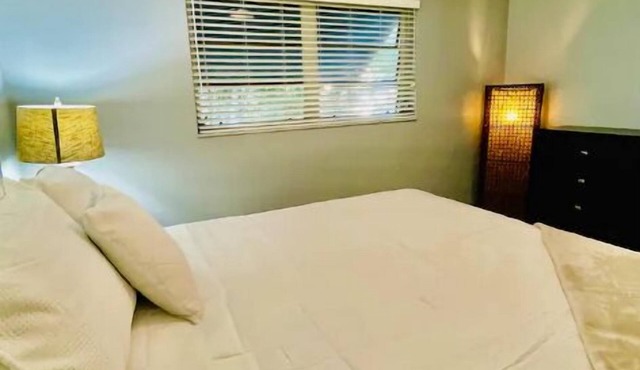 Wilton Manors house near beaches 2 BR large yard