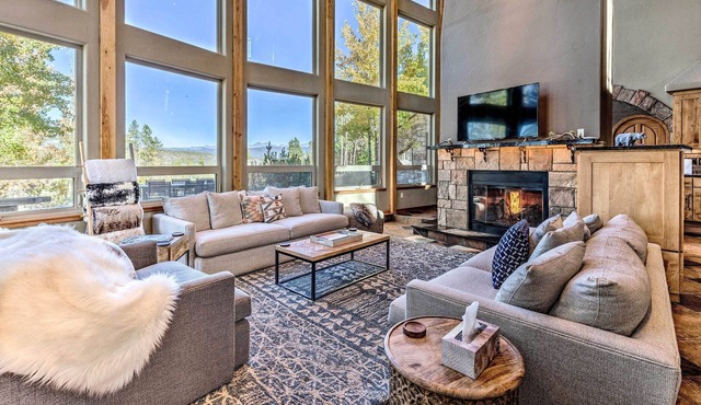 Winter Park/Granby Chalet w/ Mtn View & Hot Tub!