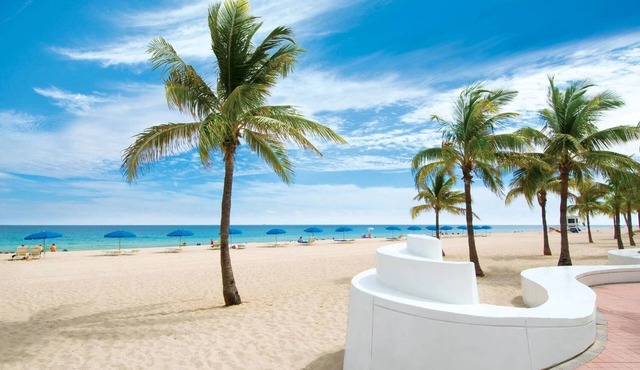 Wonderful 3BR Home w/Heated Salt Water Pool Near Downtown & Las Olas Blvd