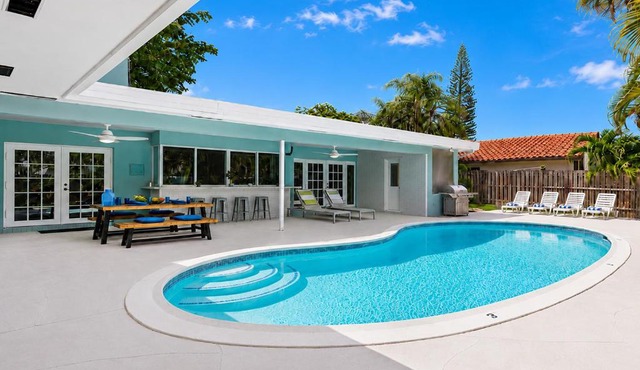 Wonderful 4BR and 3BA Villa Heated Pool near Beach