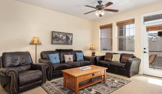 Wonderfully decorated and pet friendly two-bedroom,