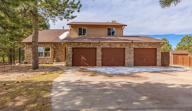Wooded Retreat, yet Close to the Fun!