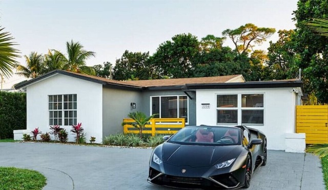 Yellow Door House - 5 Bedrooms & Pool