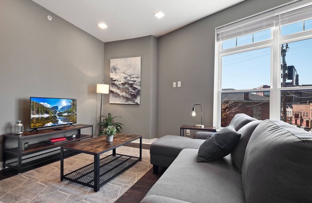1 Bed/ 1 Bath Condo Minutes from Downtown B4