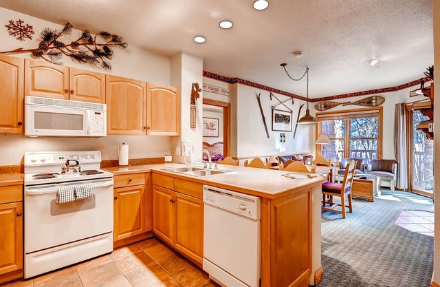 2 Bedroom Apartment | Balcony and Stunning Views!