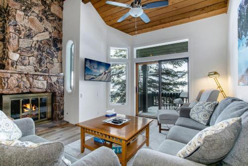 82 Ridgepoint Townhomes