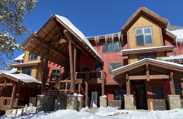 Brand New Luxury Townhome/Private Hot Tub/Private Patio