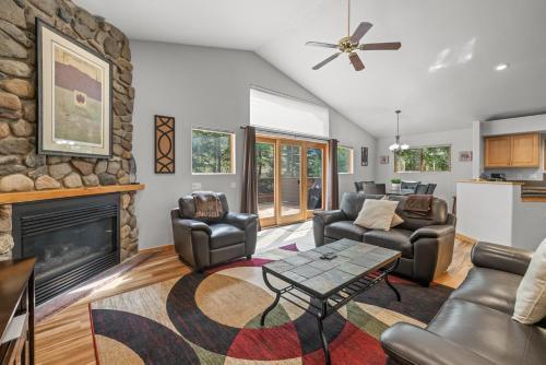 Cutty Sark Court #2 3BR Mountain Views