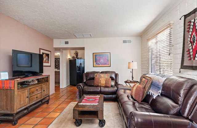 Fort Marcy 100 | Walk to Plaza | Full Kitchen | Hot Tub | Pool | End Unit | Single Level