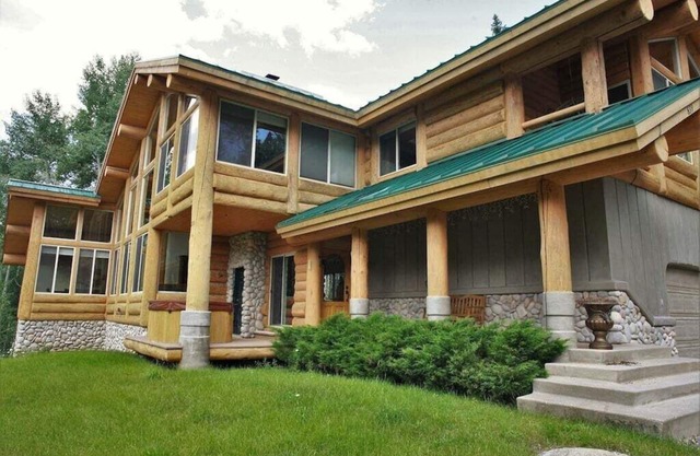 Lodge with Private Hot Tub, Pond, 2 Miles to Ski Resort