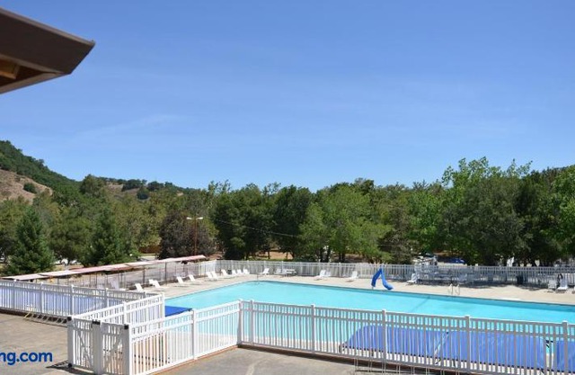 Morgan Hill Camping Resort Cabin 2