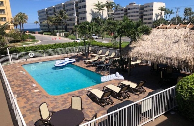 RENOVATED! Condo 1 block from the beach